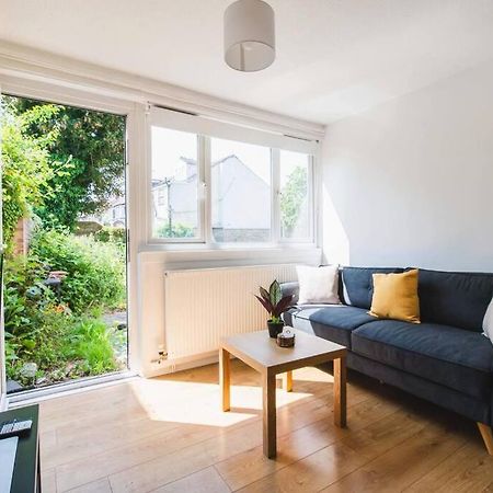 Stylish & Tranquil Flat With Excellent Connections Apartment London Bagian luar foto