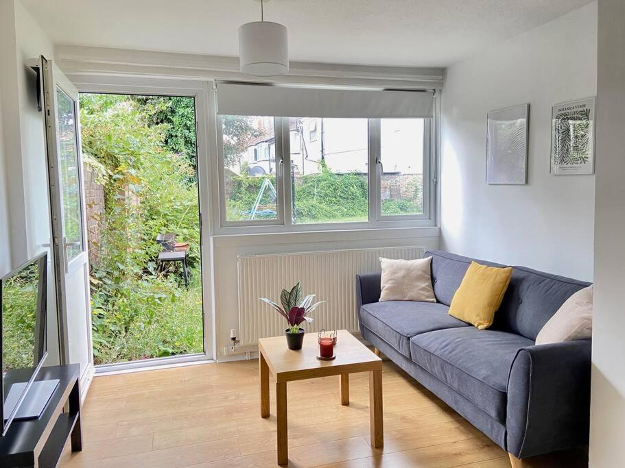 Stylish & Tranquil Flat With Excellent Connections Apartment London Bagian luar foto