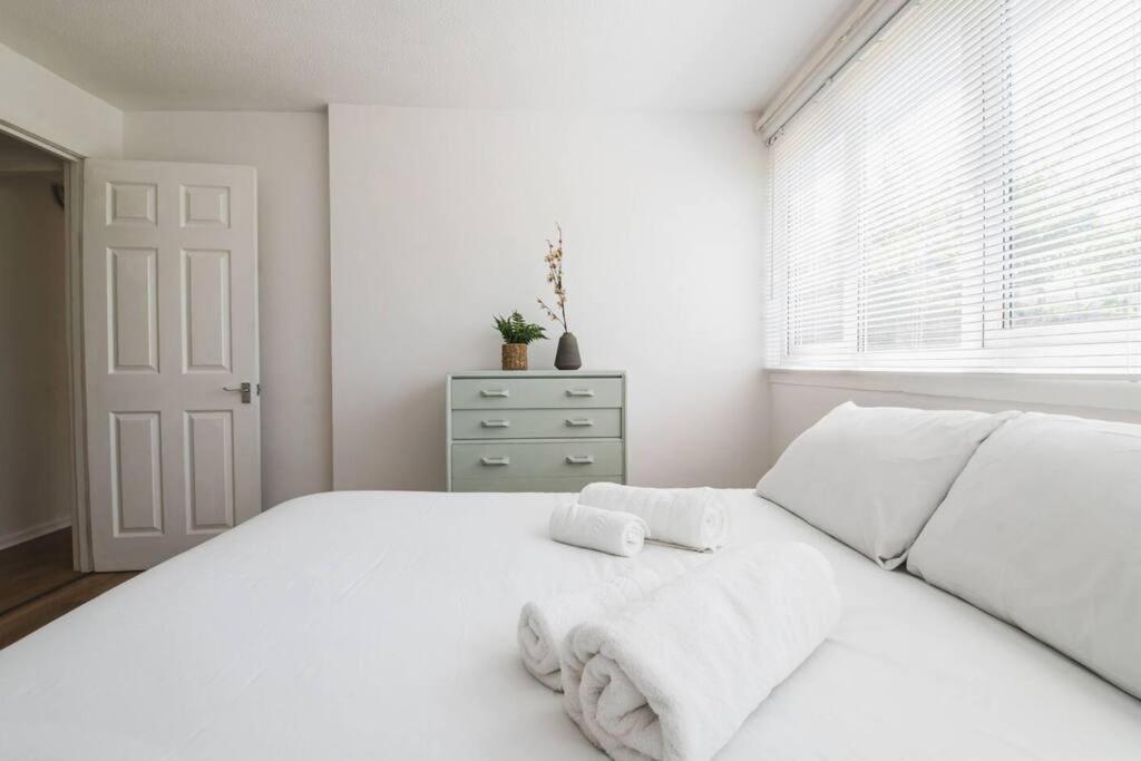 Stylish & Tranquil Flat With Excellent Connections Apartment London Bagian luar foto