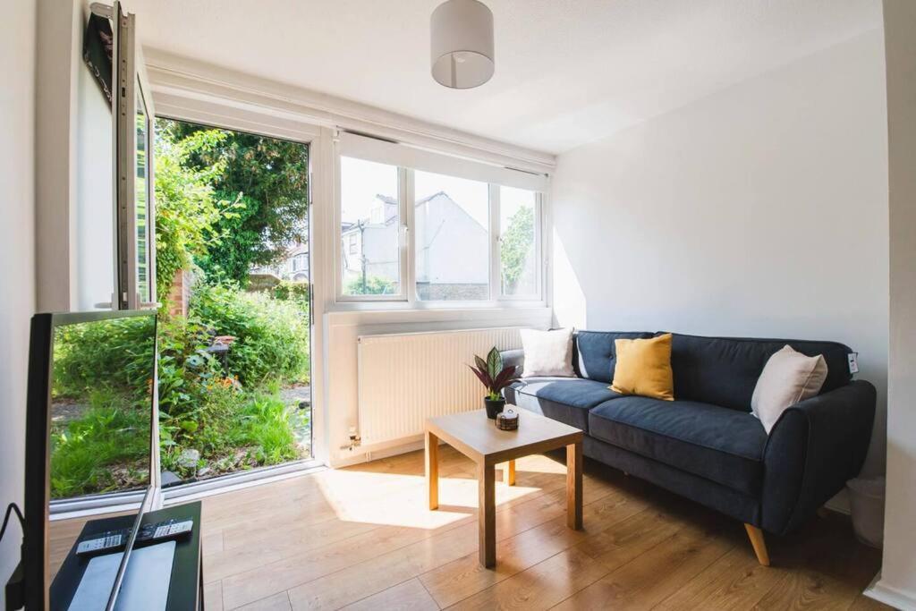Stylish & Tranquil Flat With Excellent Connections Apartment London Bagian luar foto