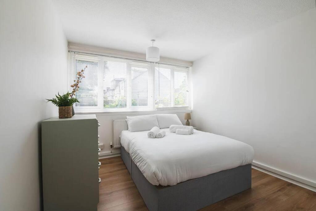 Stylish & Tranquil Flat With Excellent Connections Apartment London Bagian luar foto