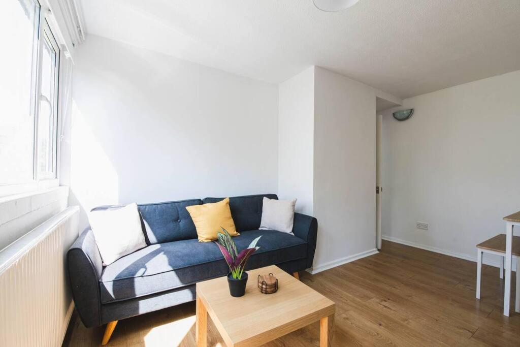 Stylish & Tranquil Flat With Excellent Connections Apartment London Bagian luar foto