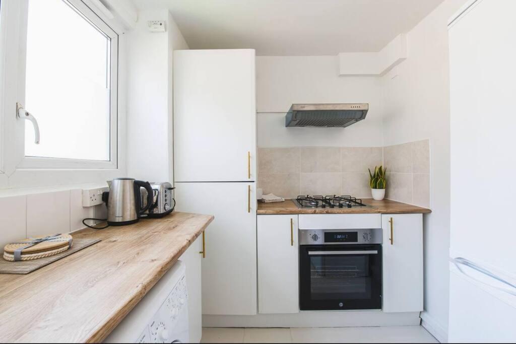 Stylish & Tranquil Flat With Excellent Connections Apartment London Bagian luar foto