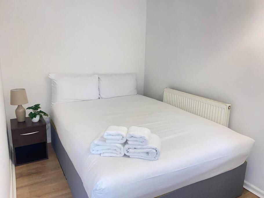 Stylish & Tranquil Flat With Excellent Connections Apartment London Bagian luar foto